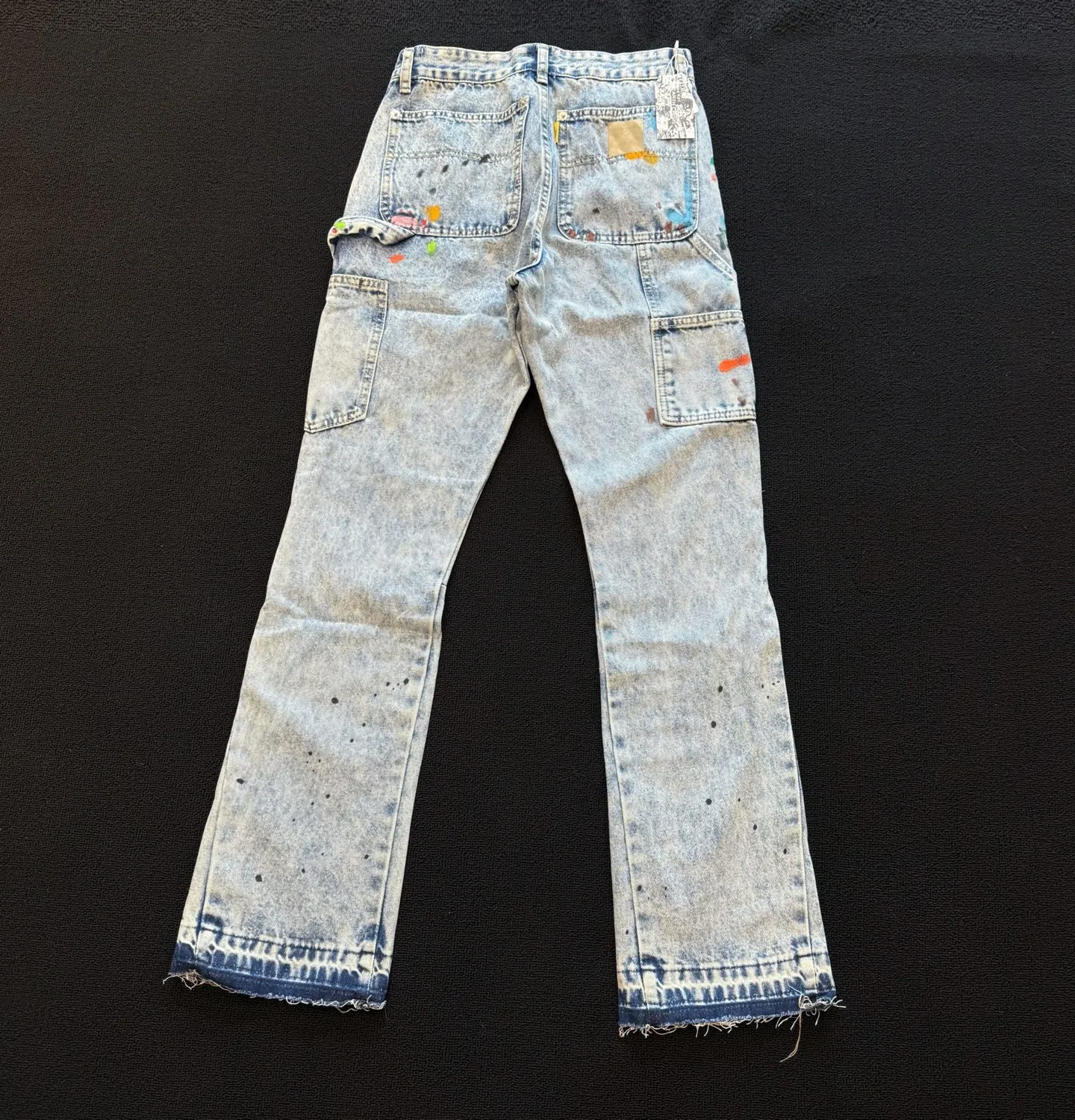 P230 model number: D401 GALLERY DEPT micro-flared distressed distressed jeans, three-dimensional version, loose and comfortable, not picky about body shape, factory precision, original factory quality control, same style for men and women, can be matched with couples, versatile recommendation, must-have denim for all seasons, made of heavy-duty washed pure cotton denim fabric. After washing, it is soft and thick, very stylish when worn. Size: 28, 30, 32, 34, 36 (S-XXL) Color: Splicing Size reference # 28 pants length 100 waist 72 30 pants length 102 waist 76 32 pants length 104 waist 80 34 pants length 106 waist 84 36 pants length 108 waist 88